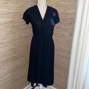 Black faux wrap around style, elastic waist. Floral embroidery. Size 9 EUC!